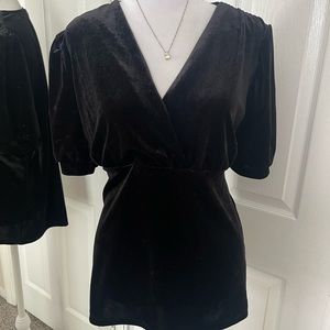 Beautiful Black Puff Sleeve Velvet Top Size M